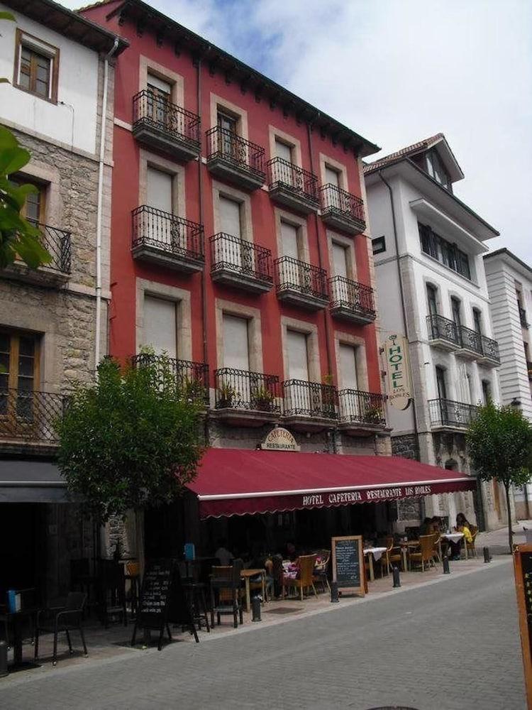 Hotel Los Robles Onís Exterior foto